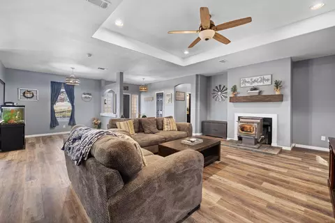 Living - 19150 Quail Dr, Tehachapi, CA 93561 photo 2 of 5