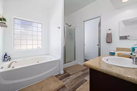 Bath - 19150 Quail Dr, Tehachapi, CA 93561 photo 2 of 3