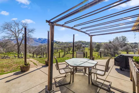 Exterior - 19150 Quail Dr, Tehachapi, CA 93561 photo 6 of 8