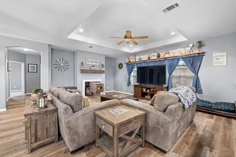 Living - 19150 Quail Dr, Tehachapi, CA 93561 photo 4 of 5