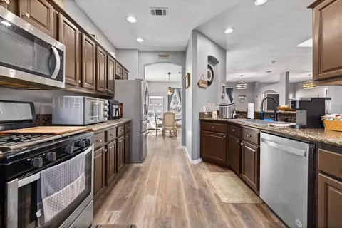 Kitchen - 19150 Quail Dr, Tehachapi, CA 93561 photo 1 of 5