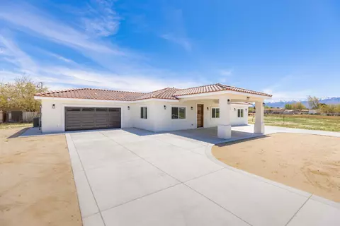 Exterior - 37954 100th St E St E, Littlerock, CA 93543 photo 2 of 4