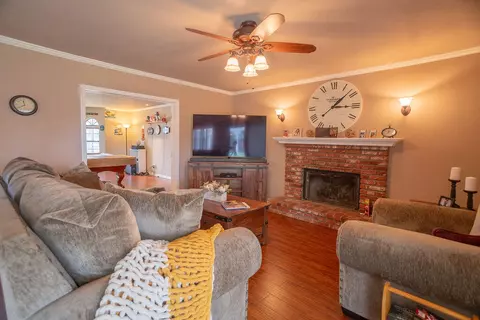 Living - 44118 Fine Cir W, Lancaster, CA 93536 photo 1 of 2