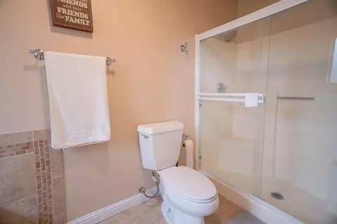Bath - 44118 Fine Cir W, Lancaster, CA 93536 photo 4 of 4
