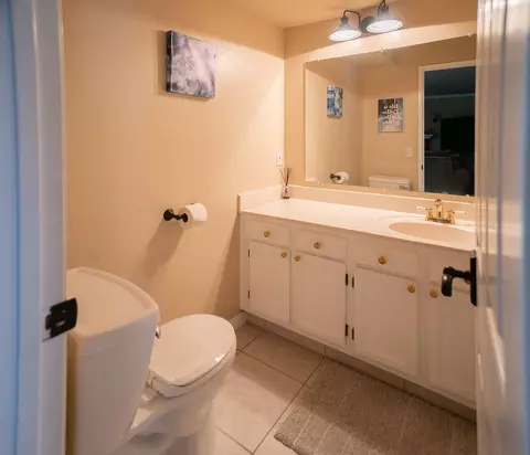 Bath - 44118 Fine Cir W, Lancaster, CA 93536 photo 1 of 4