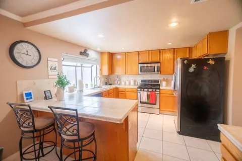 Kitchen - 44118 Fine Cir W, Lancaster, CA 93536 photo 1 of 3