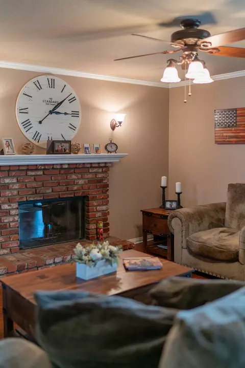 Living - 44118 Fine Cir W, Lancaster, CA 93536 photo 2 of 2