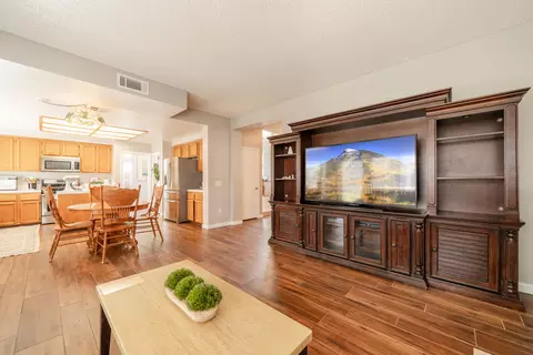 Dining - 3446 Bromley Ct, Palmdale, CA 93551 photo 4 of 5