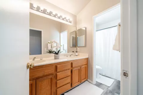 Bath - 3446 Bromley Ct, Palmdale, CA 93551 photo 4 of 4
