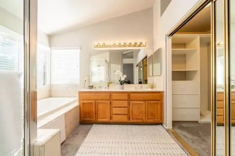 Bath - 3446 Bromley Ct, Palmdale, CA 93551 photo 2 of 4
