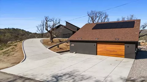 Exterior - 28901 Augusta Way, Tehachapi, CA 93561 photo 4 of 14