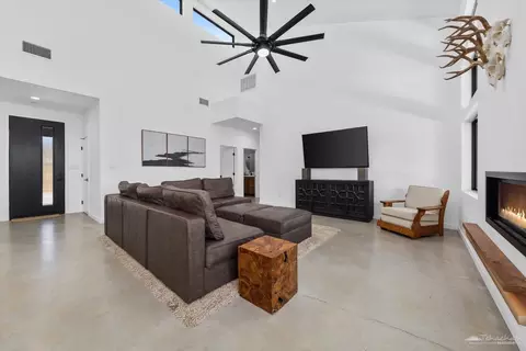 Living - 28901 Augusta Way, Tehachapi, CA 93561 photo 4 of 4