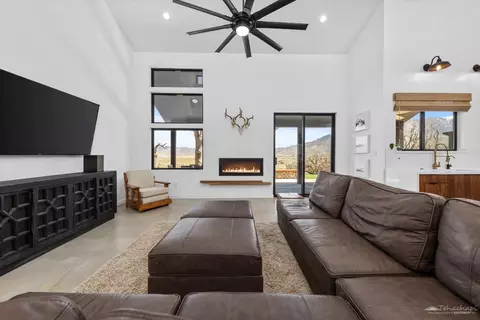 Living - 28901 Augusta Way, Tehachapi, CA 93561 photo 1 of 4