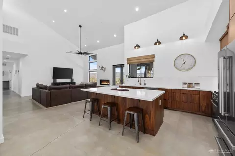 Kitchen - 28901 Augusta Way, Tehachapi, CA 93561 photo 6 of 9