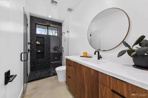 Bath - 28901 Augusta Way, Tehachapi, CA 93561 photo 6 of 7