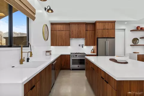 Kitchen - 28901 Augusta Way, Tehachapi, CA 93561 photo 7 of 9