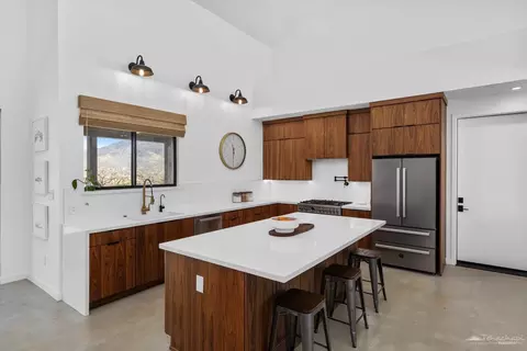 Kitchen - 28901 Augusta Way, Tehachapi, CA 93561 photo 4 of 9
