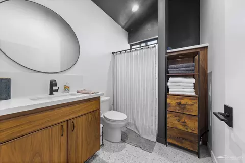 Bath - 28901 Augusta Way, Tehachapi, CA 93561 photo 7 of 7
