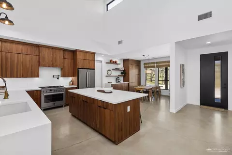 Kitchen - 28901 Augusta Way, Tehachapi, CA 93561 photo 9 of 9