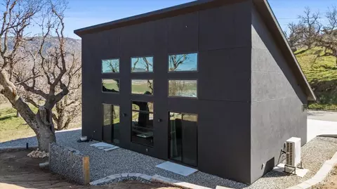 Exterior - 28901 Augusta Way, Tehachapi, CA 93561 photo 6 of 14