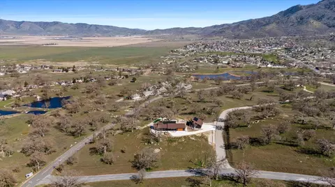 View/Area - 28901 Augusta Way, Tehachapi, CA 93561 photo 2 of 11