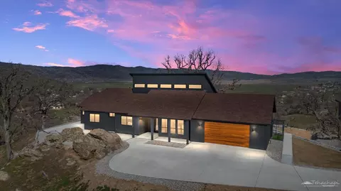 Exterior - 28901 Augusta Way, Tehachapi, CA 93561 photo 2 of 14