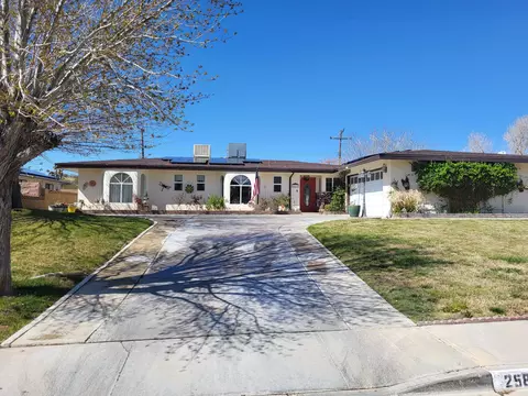 25813 Cherryhill Dr, Boron, CA 93516 photo 3