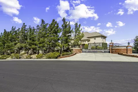 525 Sugar Loaf Dr, Palmdale, CA 93551