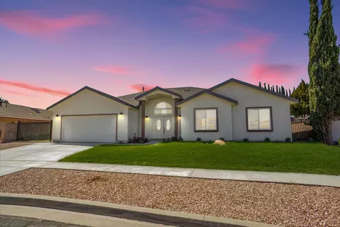 39761 Luann Dr, Palmdale, CA 93551