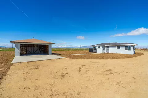 Exterior - 49046 70th St W, Lancaster, CA 93536 photo 6 of 8