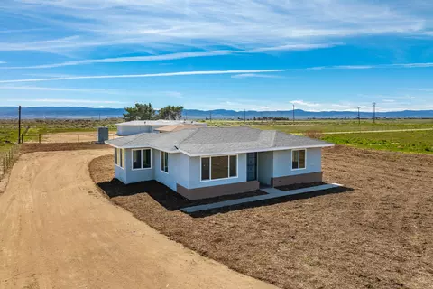 49046 70th St W, Lancaster, CA 93536