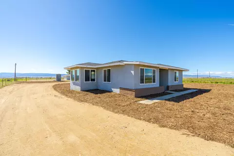 Exterior - 49046 70th St W, Lancaster, CA 93536 photo 2 of 8