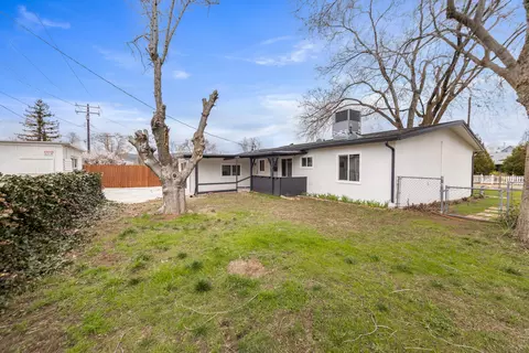 Exterior - 913 Beech St, Tehachapi, CA 93561 photo 5 of 6