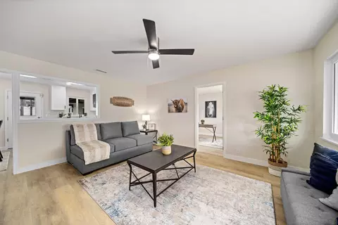 Living - 913 Beech St, Tehachapi, CA 93561 photo 1 of 5