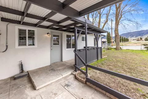 Exterior - 913 Beech St, Tehachapi, CA 93561 photo 4 of 6