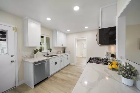 Kitchen - 913 Beech St, Tehachapi, CA 93561 photo 1 of 5
