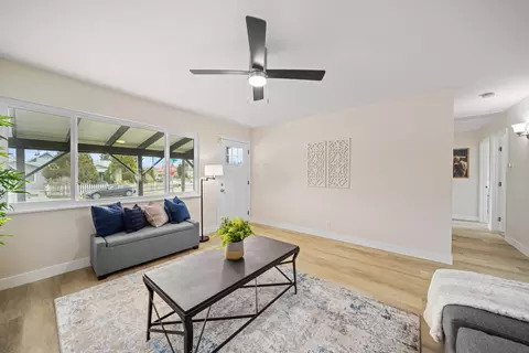 Living - 913 Beech St, Tehachapi, CA 93561 photo 4 of 5