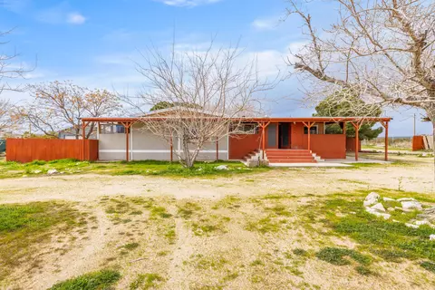 5457 61st St W, Rosamond, CA 93560