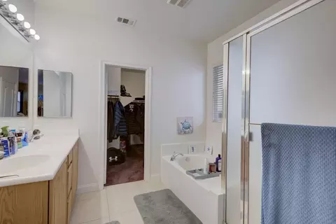 Bath - 43658 Dana Dr, Lancaster, CA 93535 photo 2 of 3