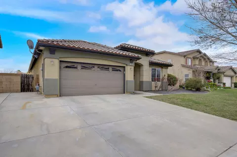 Exterior - 43658 Dana Dr, Lancaster, CA 93535 photo 3 of 7