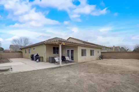 Exterior - 43658 Dana Dr, Lancaster, CA 93535 photo 4 of 7