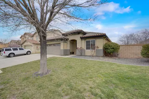Exterior - 43658 Dana Dr, Lancaster, CA 93535 photo 2 of 7