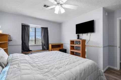 Bedroom - 22651 Lake Dr, Tehachapi, CA 93561 photo 6 of 12