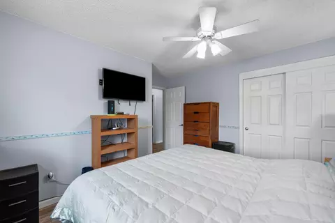 Bedroom - 22651 Lake Dr, Tehachapi, CA 93561 photo 8 of 12