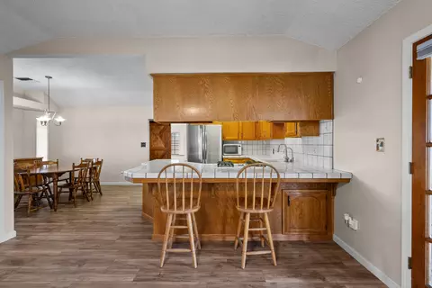 Kitchen - 22651 Lake Dr, Tehachapi, CA 93561 photo 3 of 6