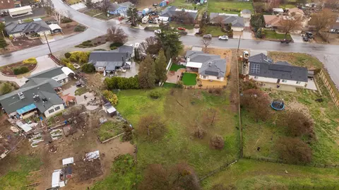 View/Area - 22651 Lake Dr, Tehachapi, CA 93561 photo 4 of 5