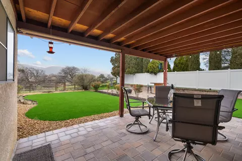 Exterior - 22651 Lake Dr, Tehachapi, CA 93561 photo 3 of 12