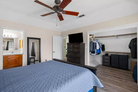 Bedroom - 22651 Lake Dr, Tehachapi, CA 93561 photo 12 of 12