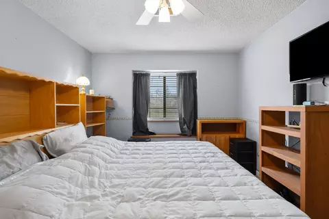 Bedroom - 22651 Lake Dr, Tehachapi, CA 93561 photo 7 of 12