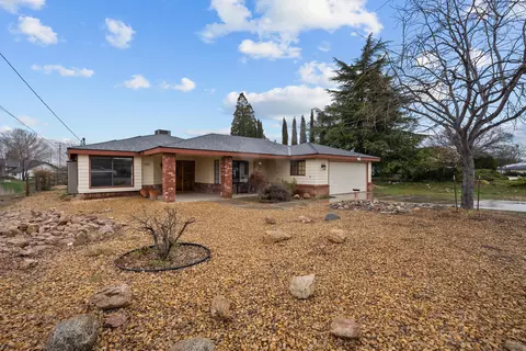 Exterior - 22651 Lake Dr, Tehachapi, CA 93561 photo 11 of 12